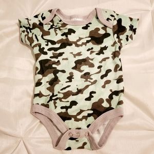 Baby Mode 6/9mo onesie